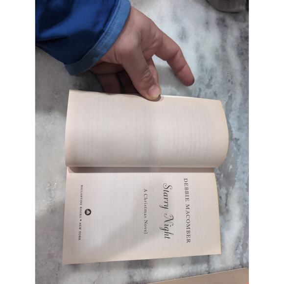 Debbie Macomber Paperback Novel Bundle: Starry Night & Starting Now - Picture 5 of 9